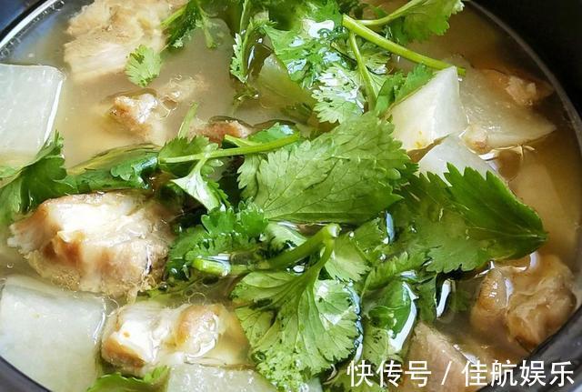 炖羊肉，记住“一不放一不做”口诀，羊肉鲜嫩无膻味，营养又美味