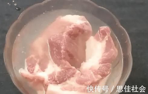 清洗羊肉，不要直接用水洗！30年老师傅教你，羊肉快速洗净无膻味
