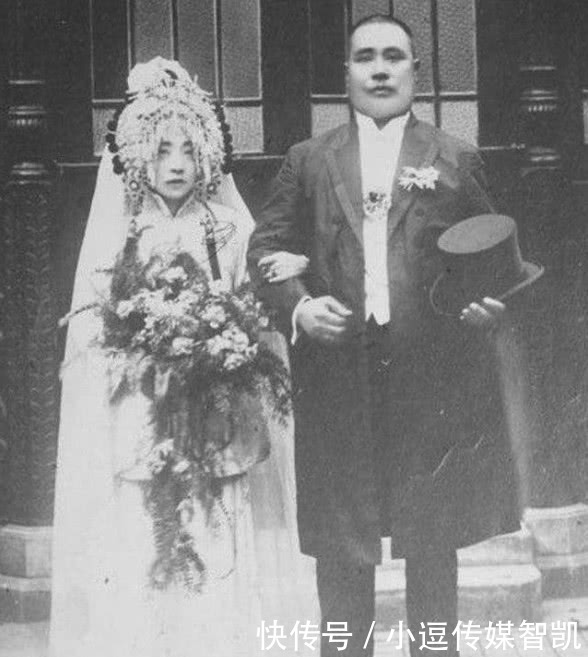 头饰|百年前晚清夫妻照，大多面无表情，国色天香的婉容太显眼