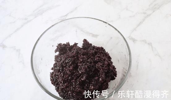好吃|甜香滋养，无油紫米馅南瓜饼，制作简单还好吃