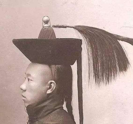 清朝普通百姓一年洗一次头,他们的辫子有多脏?看完吃饭难以下咽