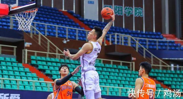 杨鸣|两数据第一!张镇麟新技能上线大进步,22岁小将或成辽篮第三人