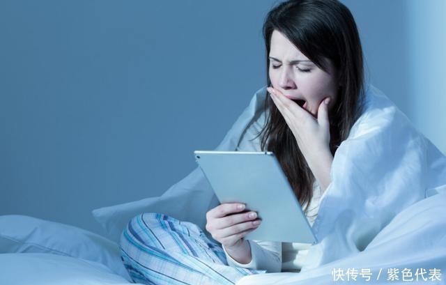 行为|诱发失眠的4个行为，睡前要少做，占得越多，失眠的情况越严重