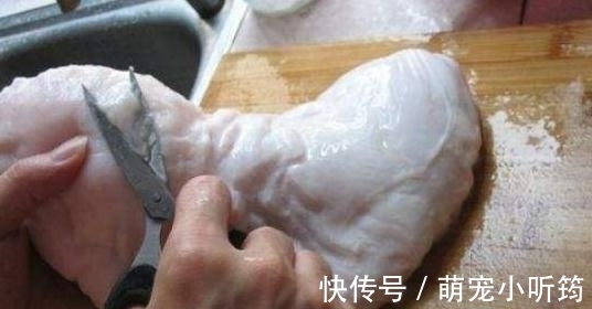 洗猪肚别再用食盐和面粉了,用它洗,又快又干净