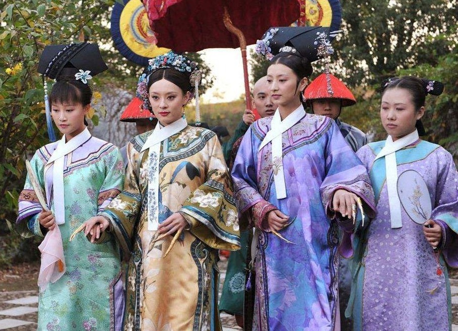 妃子|为何古代妃子走路身边总会有人搀扶，其实是为了显摆身份