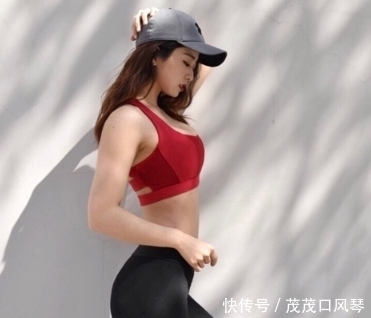 女性|打底裤将成熟女性的魅力尽情的散发出来,朦朦胧胧的诱惑着行人