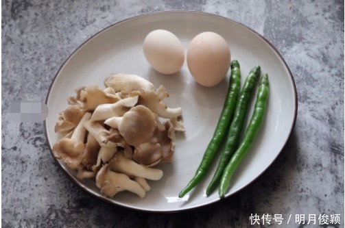 鸡蛋别再炒西红柿了,和这食材一起炒,味道鲜掉舌头,营养还翻倍