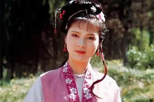 史家!史湘云全家做针线,是穷困潦倒?贾母在枕霞阁的生死劫:打脸宝钗