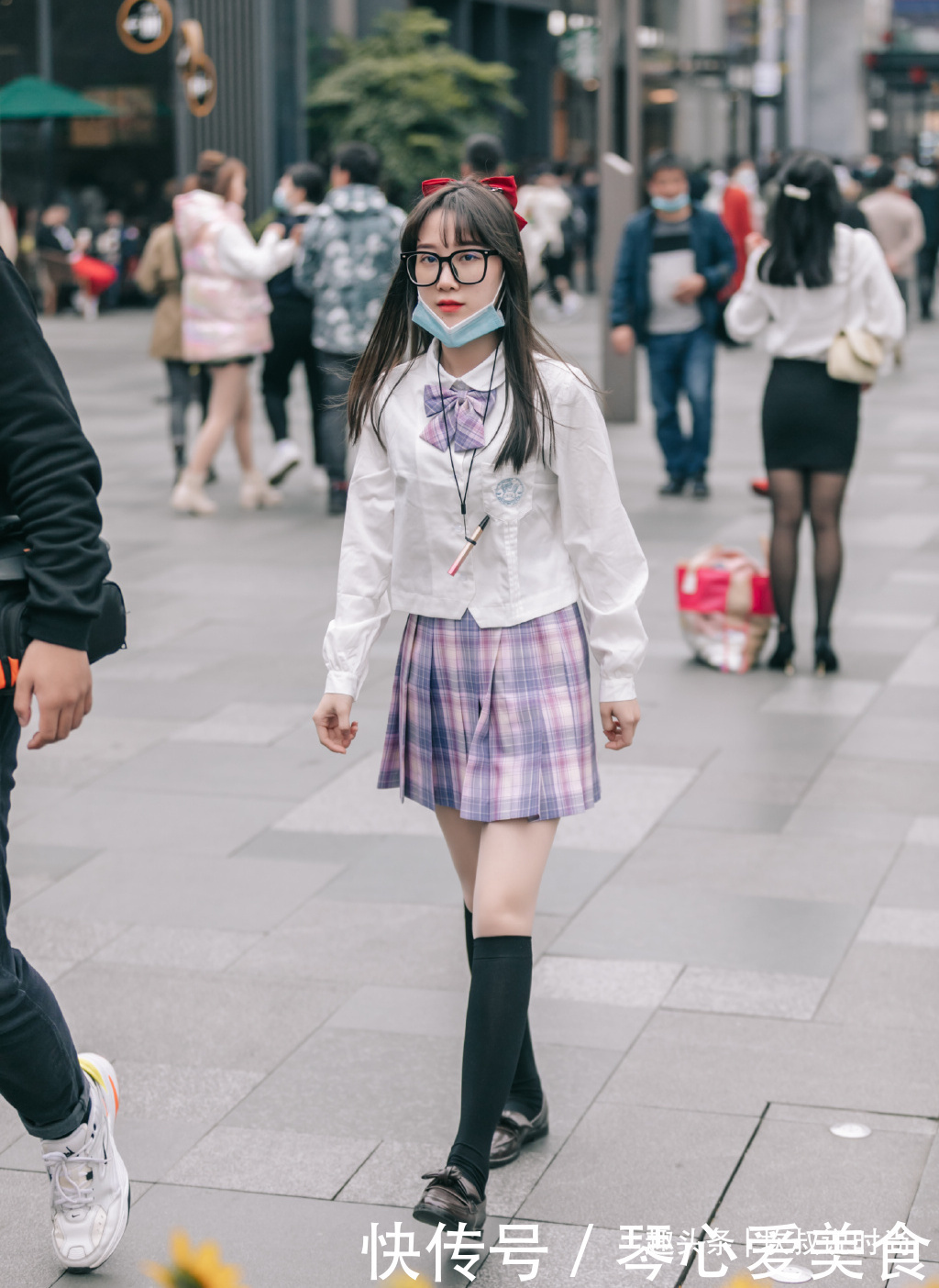 冬日短裙怎么搭鞋子看完妹子的穿搭,一下子就明白了