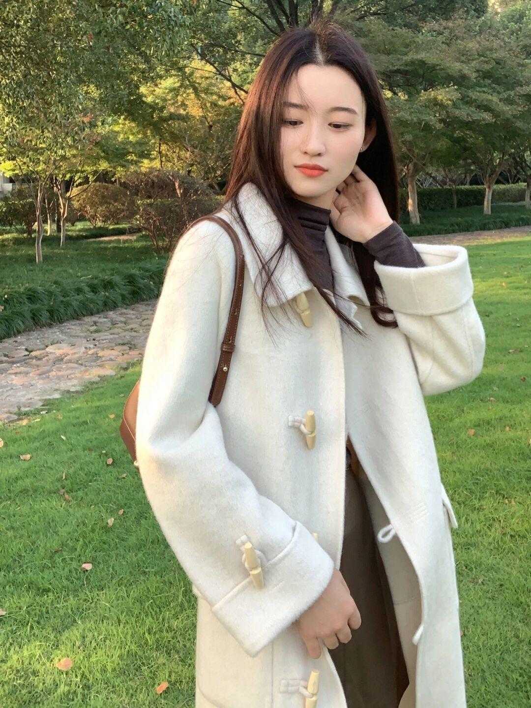 小姐姐 喜欢穿大衣的别再犹豫了!码住这款牛角扣大衣,上身效果真的很绝