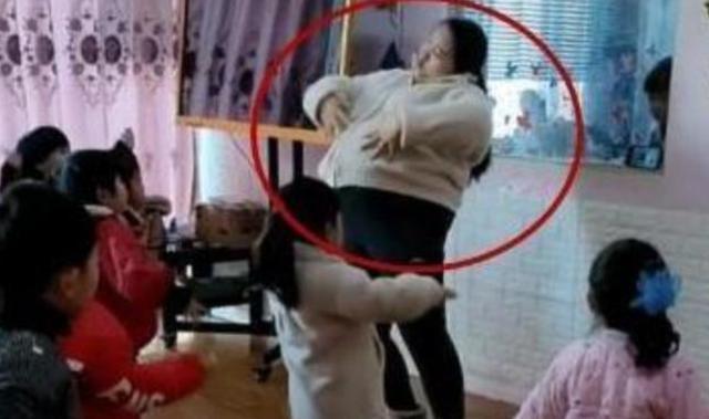 生活态度|“最美孕妇幼师”走红,挺着大肚子教孩子跳舞,感染了众家长
