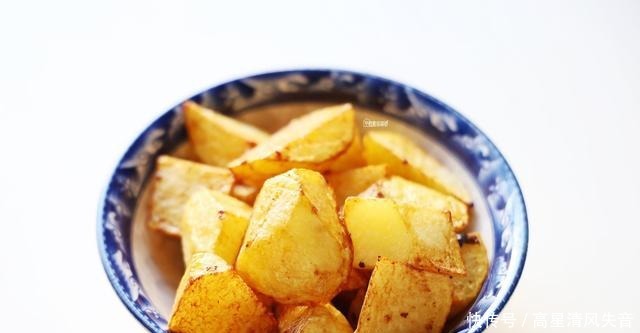 土豆又有新吃法,简单两步,比肉还好吃,朋友圈都刷爆了