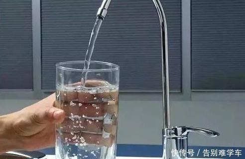 奶粉|给宝宝冲奶粉也有大学问,这3种“水”最好别用,对宝宝有害无利!