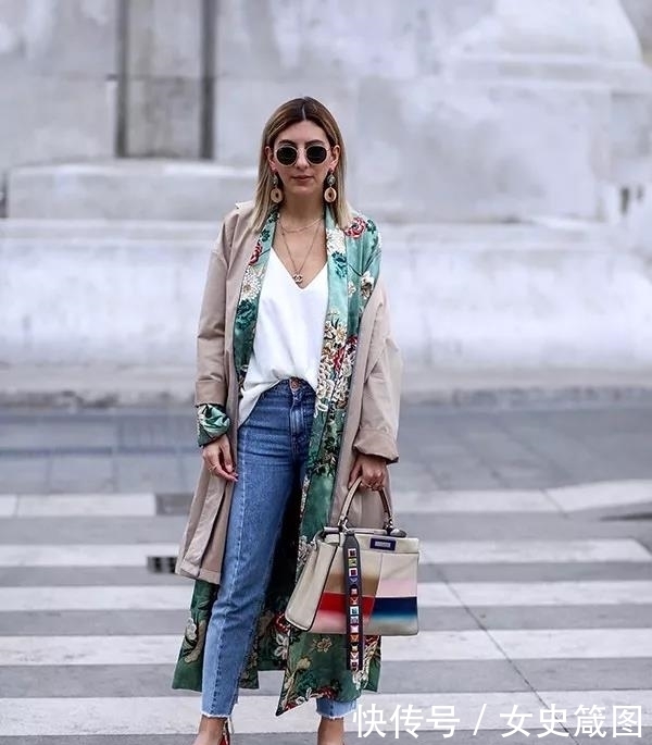 烂大街牛仔裤造型如何脱颖而出?超模到明星没有不爱上这种设计的