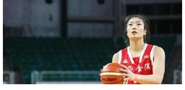 世青賽|“女版詹姆斯”李夢(mèng)：女籃的硬核甜心，拒絕西班牙富商只嫁中國(guó)人