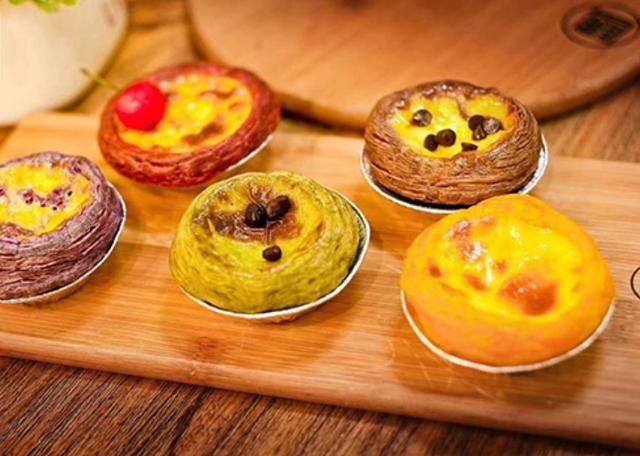 自己在家就能做蛋挞，简单又好学，关键口味丰富用料还实惠