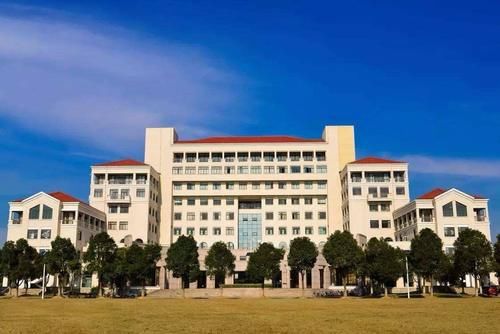 师范大学|名列各大高校排行榜百强的双非师范大学，想当老师选他们准没错