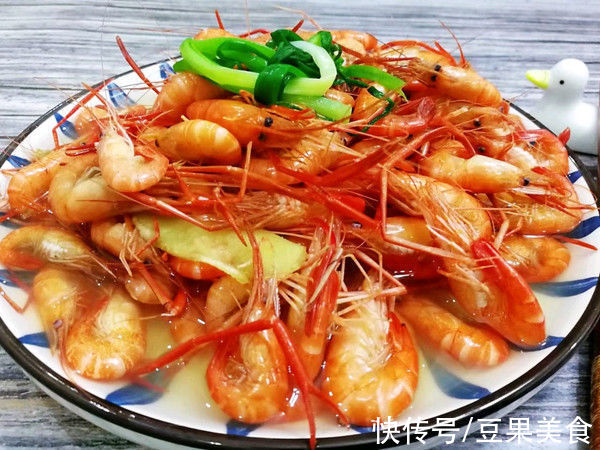 家常菜盐水河虾，虾壳脆虾肉鲜不腥有技巧