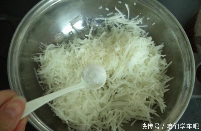 调萝卜馅,多数人焯水,难怪不好吃!教你1招,脆爽鲜美,香喷喷