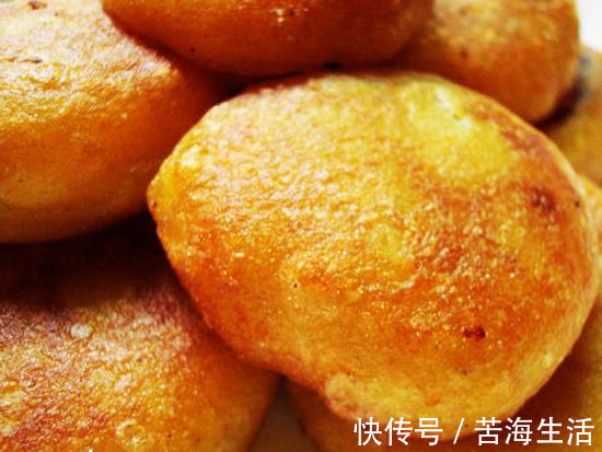 红薯跟鸡蛋是绝配,教你做外脆里嫩的炸饼,既可做主食也可当零食