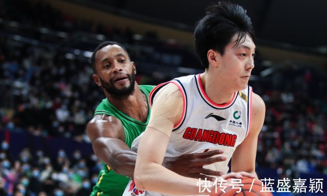 垫脚|赵继伟拉起阿联徐杰,胡明轩恩将仇报输球输人,广东一句话太讽刺!