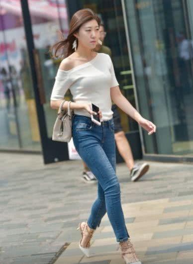 时尚 六分的打底裤穿起来更显女人味,时尚又舒适的运动装搭配