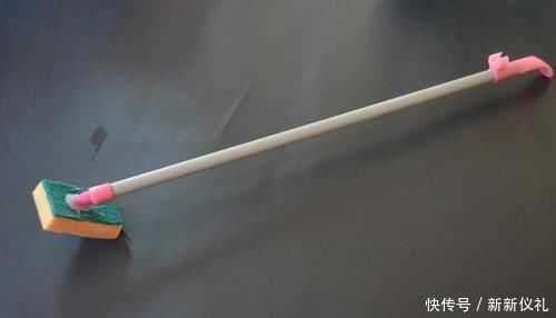擦玻璃|你家里有用旧不要的百洁布吗?这个用途太聪明了,越早知道越好