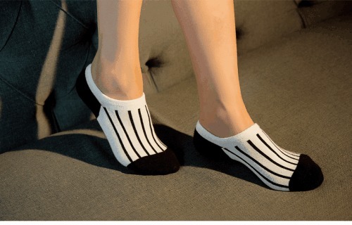 刚美美出门,袜子就掉跟,船袜不再往下掉,总有一个方法适合你