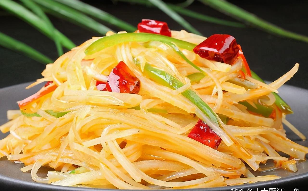 炒土豆丝,什么时候放醋很关键,大厨教你一招,随便炒都爽脆好吃