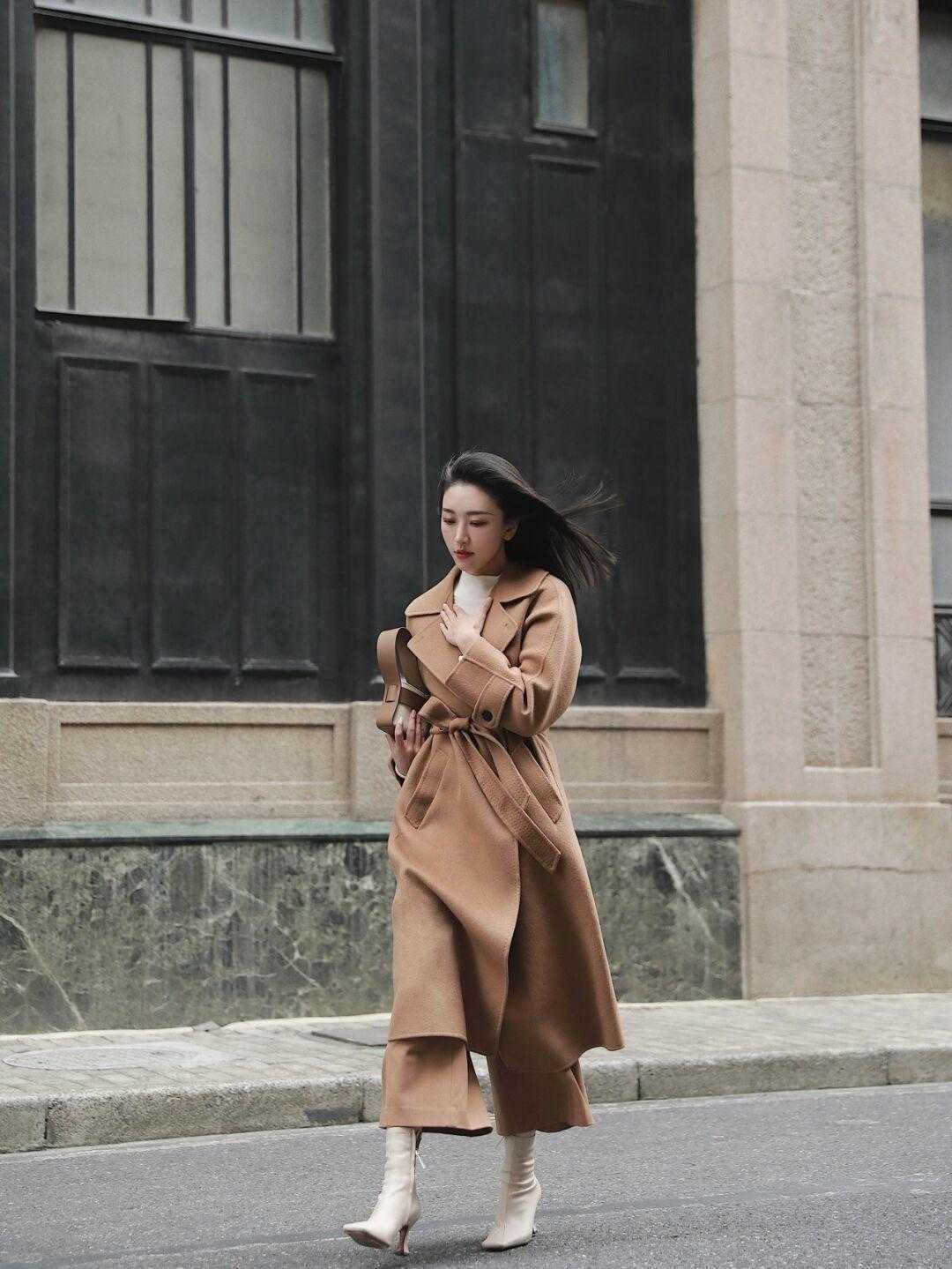 针织连衣裙 偏爱的优雅从容风,也可以将大衣搭得这么美