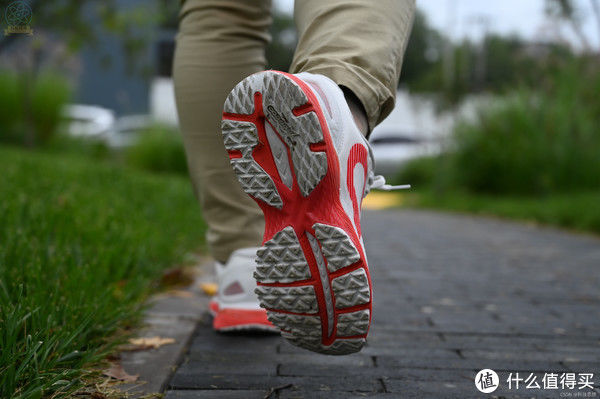 鞋面 服装鞋帽 篇六：轻便舒适的专业跑鞋，慢跑半马都能用，咕咚21K驭风体验
