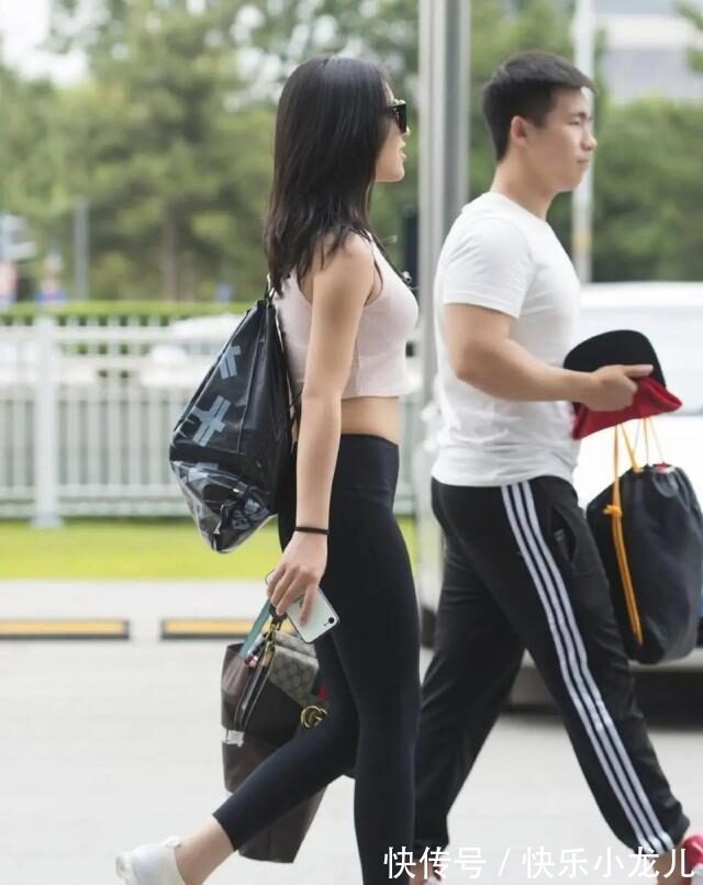 紧身衣 打底裤看起来更加的简洁大气,充满年轻人时尚的气息,独特高雅