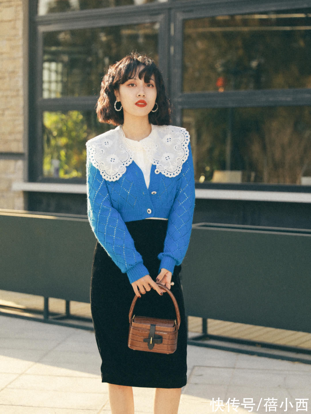 搭配|今年建议多穿“毛衣”，搭配半身裙、牛仔裤，“上宽下窄”真时髦