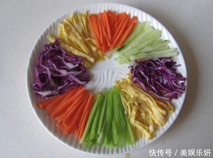 年夜饭上不能缺此菜，五颜六色，好看又好吃，端上桌家人都夸棒
