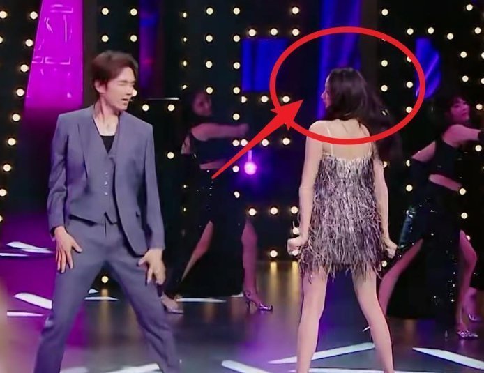 钟汉良|钟汉良关晓彤跳双人舞,切到特写镜头时,这身材我没看错吧?