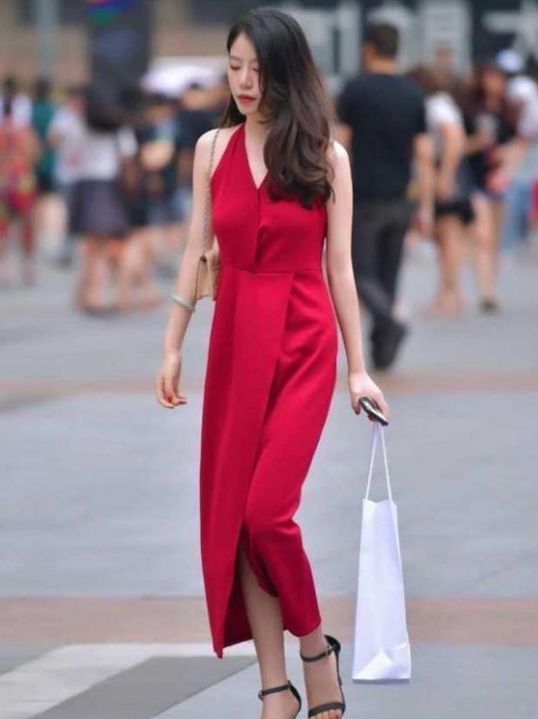 身材高挑 高颜值的小姐姐,仙女气质十足,凸显女神的魅力