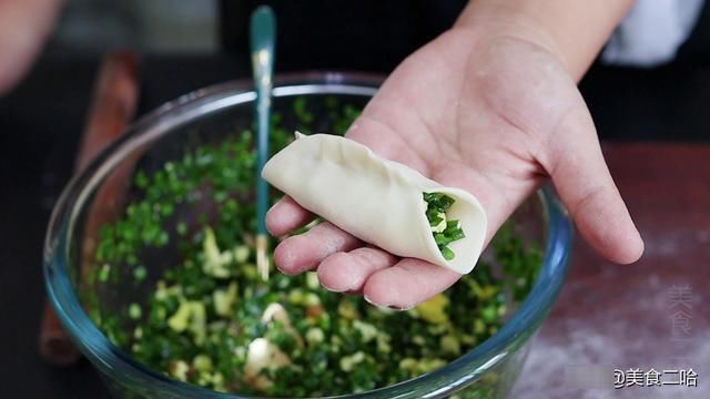 面团|烙锅贴时，别直接用面粉、淀粉水了，多放1样食材，好吃到爆炸