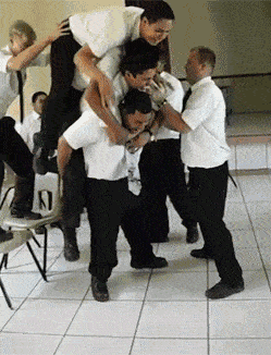 |搞笑gif:看了两遍,这脸打的,没法一起玩了!