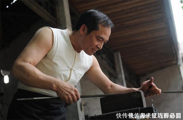 郑国荣|铸剑师郑国荣:第一把剑拍卖两万,第2把陨铁铸造,第3把赠金庸