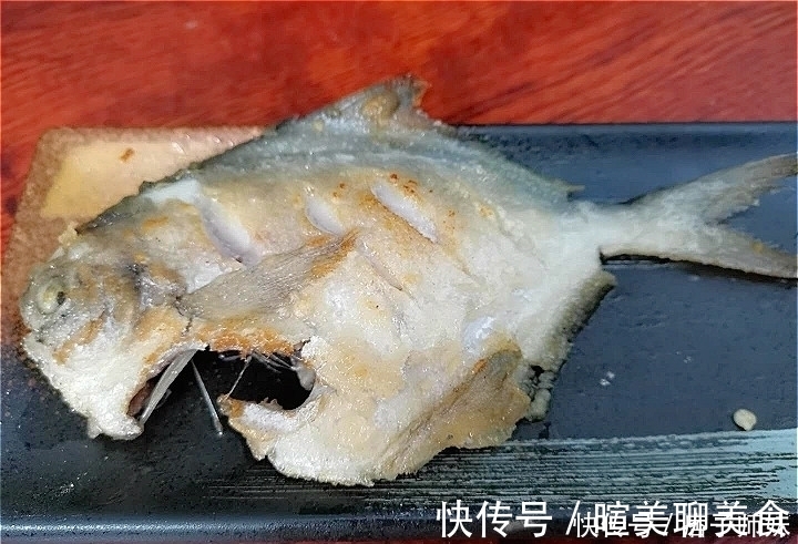 不管炖什么鱼,别再加醋了!试试新做法,肉质鲜嫩没腥味,太香了