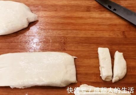 配方|炸油条时,记住配方和3个小技巧,油条蓬松香酥脆,一次就做成功