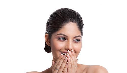 女性绝经|女性朋友什么时候绝经才是正常的?这个年龄段或是最佳,坦然接受