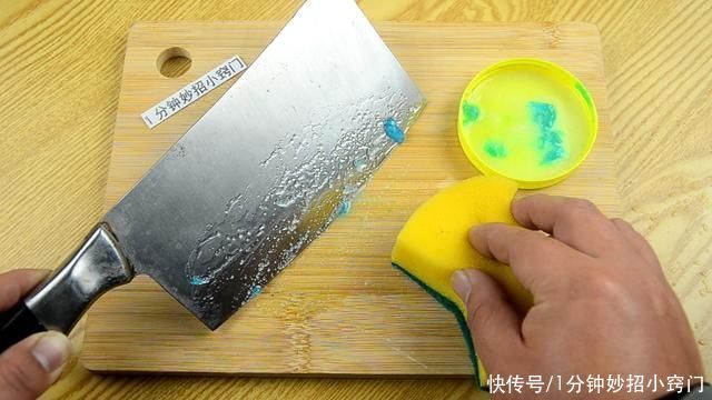 不管菜刀有多钝，磨刀不买磨刀石，教你一招，菜刀一样锋利如新