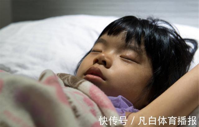 可劲儿|天冷降温别让孩子这样睡,真生病了后悔都来不及,家长要重视