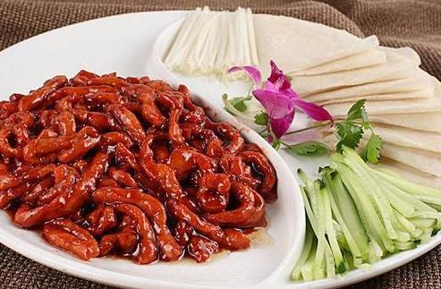 “京酱肉丝”做法简单，老百姓的家常菜，酱香味美，全家人抢着吃