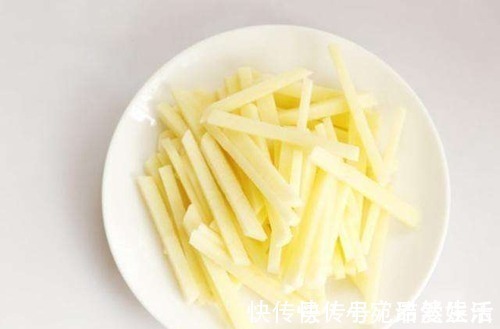 膨化粉|军用压缩饼干真能抗饿2天?放开水煮30分钟后,结果怎样?