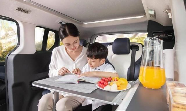 房车|30来万还选GL8跟奥德赛?买辆MPV外观的房车不香吗?