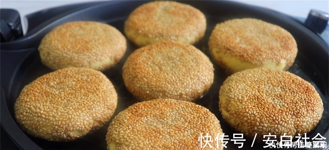 糯米粉换个做法真好吃,外酥里软不粘牙,比油炸糕还简单