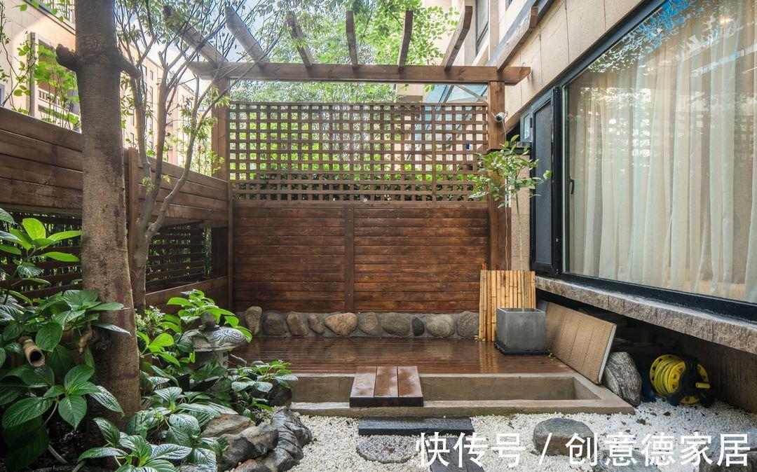 现代式|充满色彩的双层二居室,这样的设计也太有质感了,真的很温馨