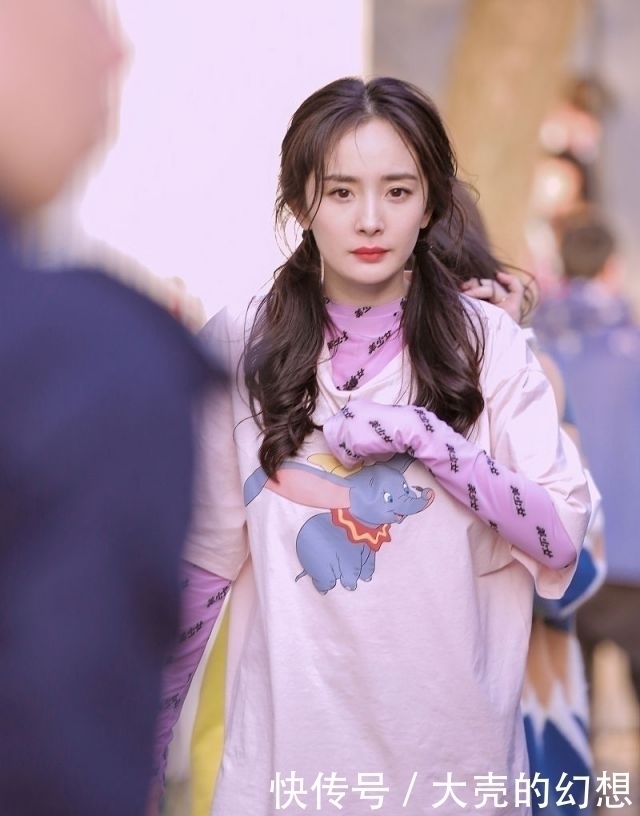 发际线高的女生,拒绝扎高马尾,太难看了,这4种扎发适合你